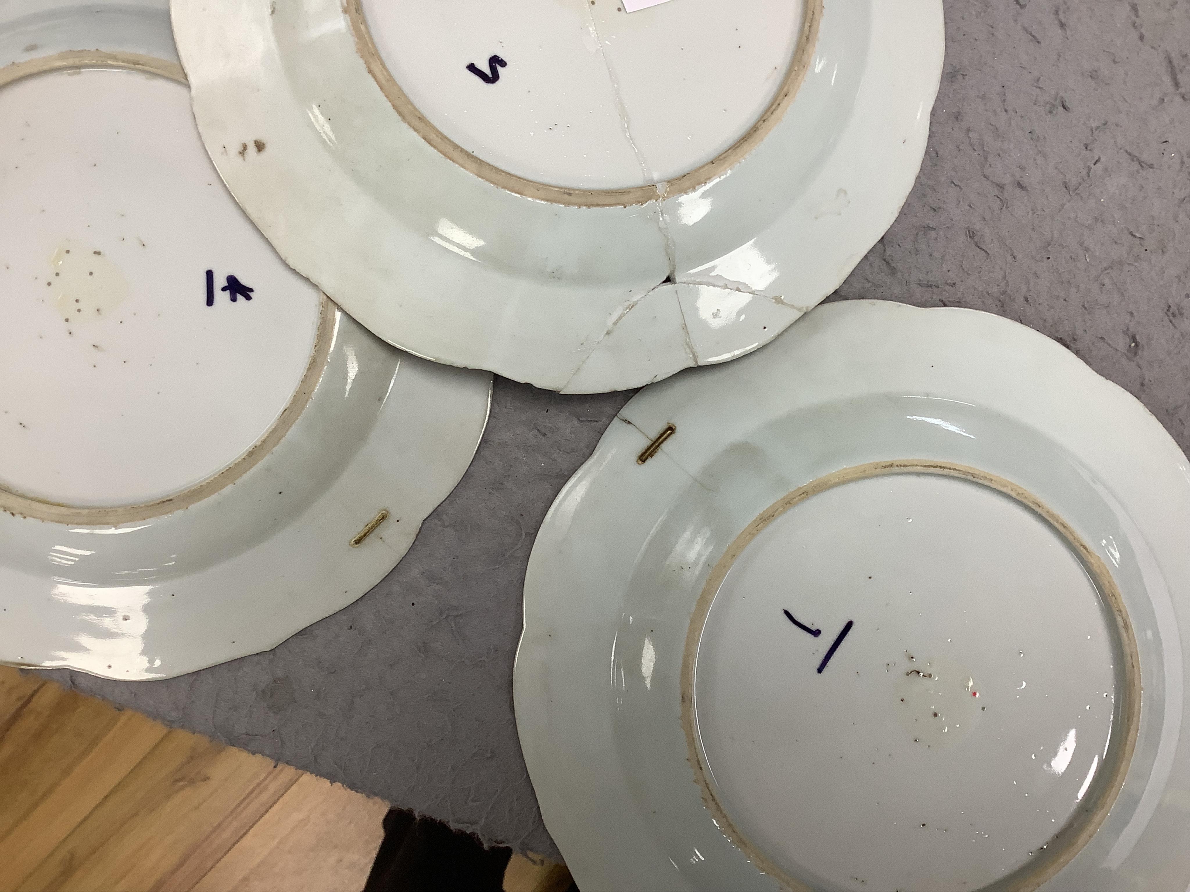 A group of five 18th century Chinese Imari plates, 22.5cm